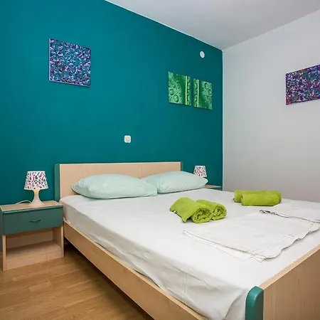 In With Seaview, Balcony, Air Condition, Wifi Apartman *