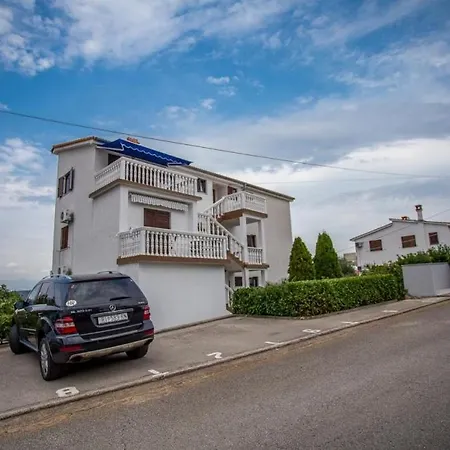 In With Seaview, Balcony, Air Condition, Wifi Apartman *