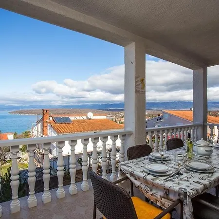 In With Seaview, Balcony, Air Condition, Wifi Apartment Njivice