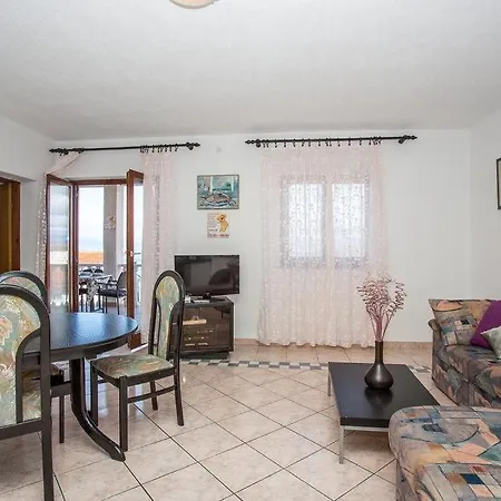 In With Seaview, Balcony, Air Condition, Wifi