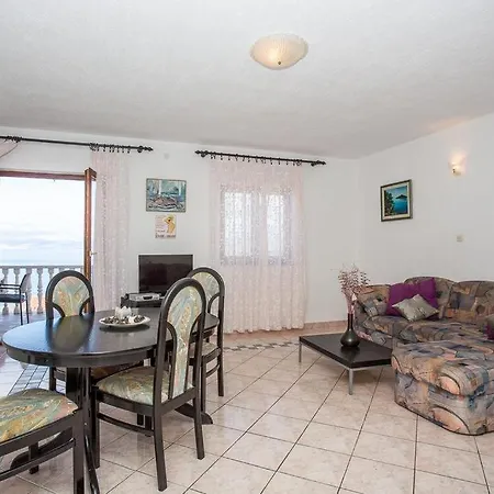 In With Seaview, Balcony, Air Condition, Wifi Apartment *