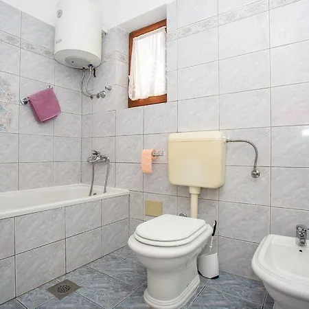 In With Seaview, Balcony, Air Condition, Wifi Apartment Njivice