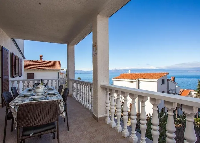 In With Seaview, Balcony, Air Condition, Wifi *