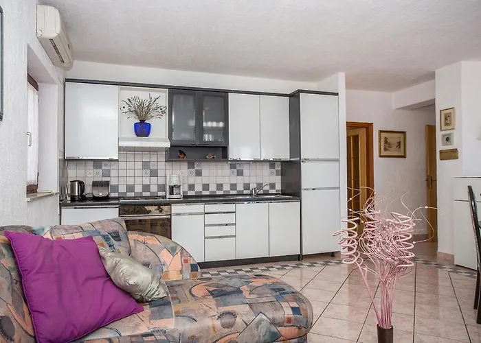 In With Seaview, Balcony, Air Condition, Wifi Apartamento *
