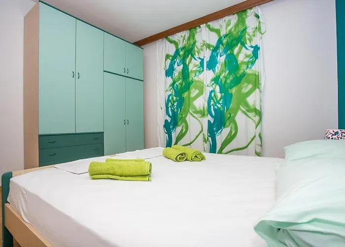 In With Seaview, Balcony, Air Condition, Wifi Apartamento Njivice
