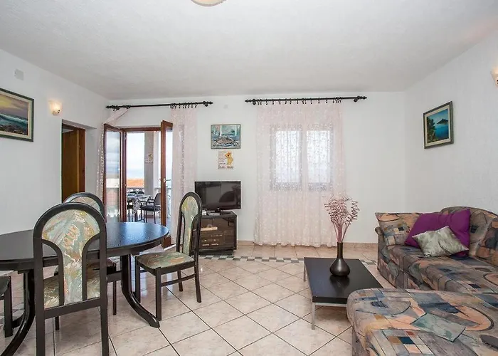 In With Seaview, Balcony, Air Condition, Wifi