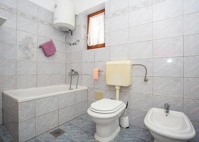In With Seaview, Balcony, Air Condition, Wifi Apartamento Njivice